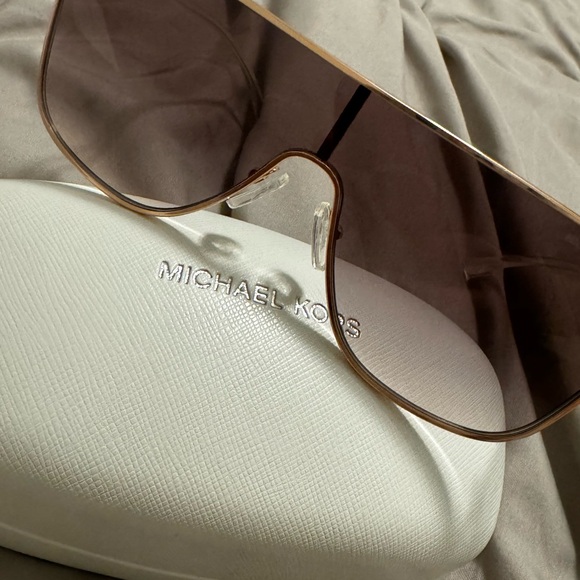 Michael Kors Eyewear Snowmass Oversized Frame Sunglasses - Picture 2 of 4